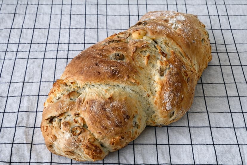 Trenza de aceitunas y queso